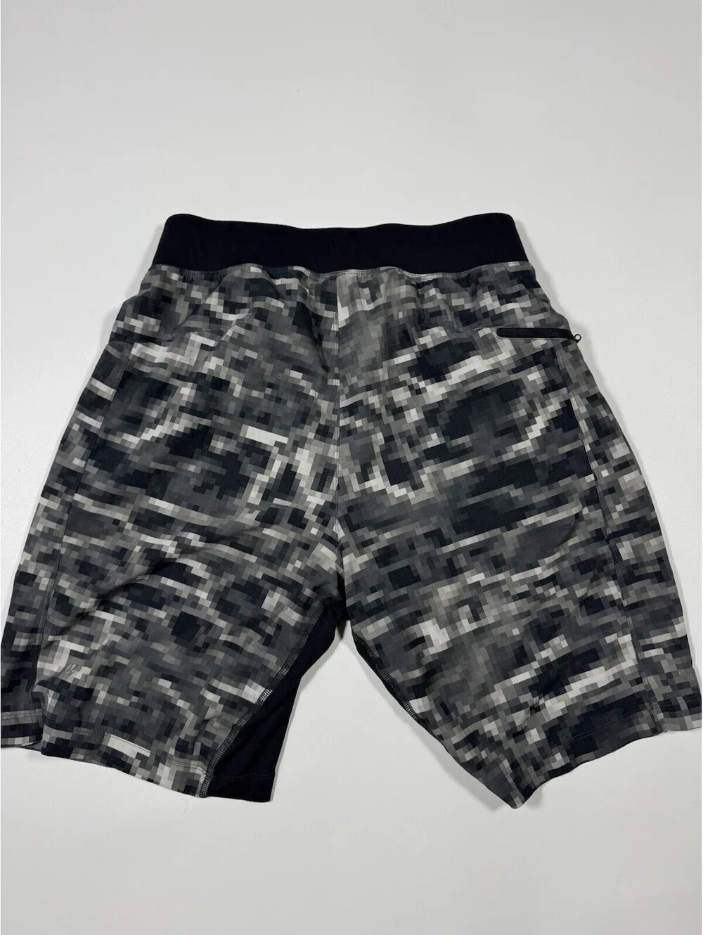 Lululemon T.H.E. Short Mens Small Gray Digital Camo Lined 7” Training Shorts